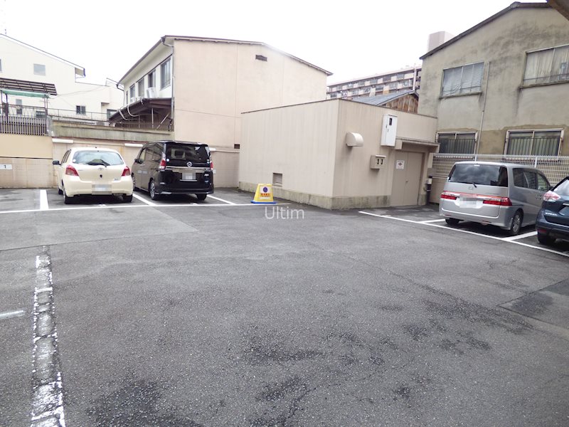 レスポアール四条大宮 駐車場