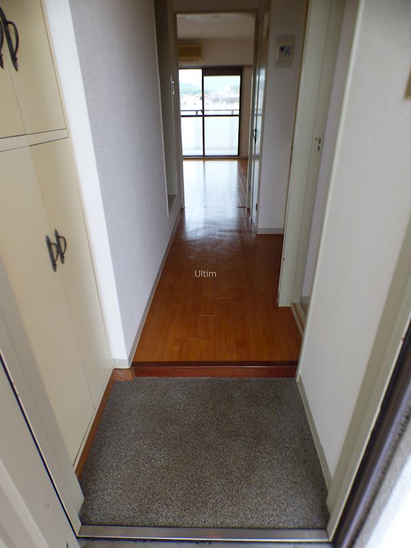 フレーヴァー深草Ⅱ 玄関