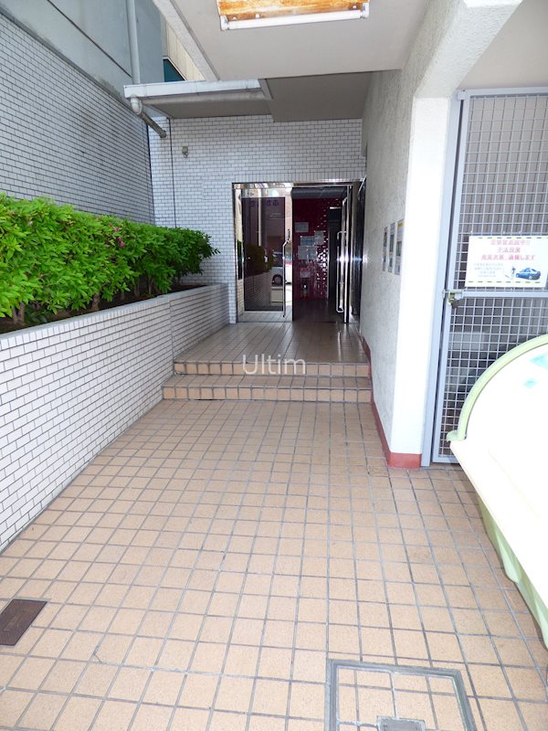 フレーヴァー深草Ⅱ エントランス