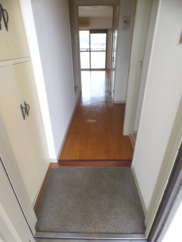 フレーヴァー深草Ⅱ 玄関