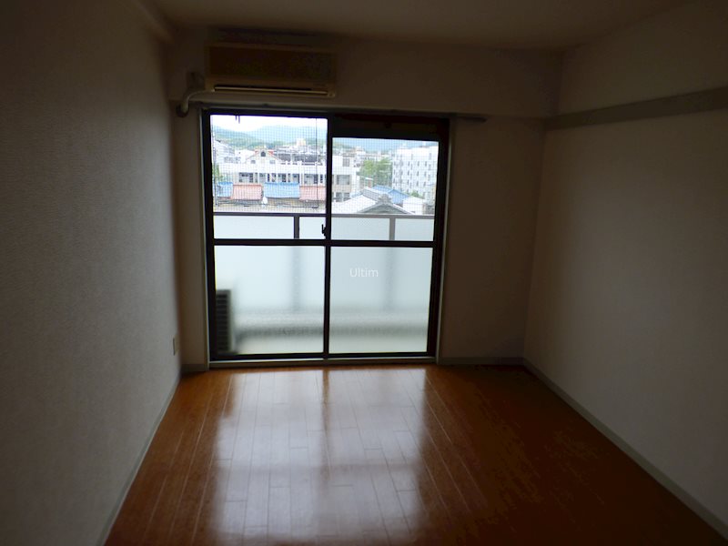 フレーヴァー深草Ⅱ リビング