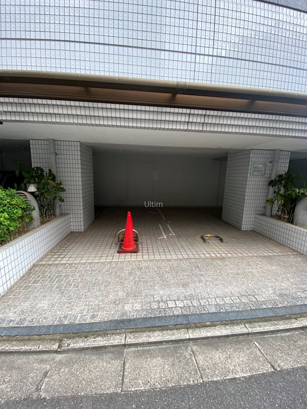 デリード河原町 駐車場