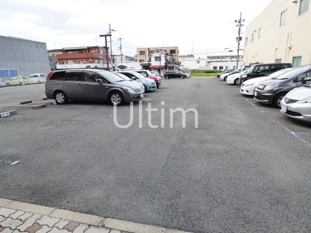 エミネンス善 駐車場