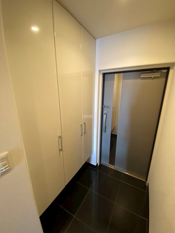 サーパスシティ西院日照町 玄関