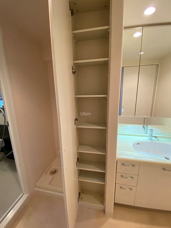 サーパスシティ西院日照町 収納