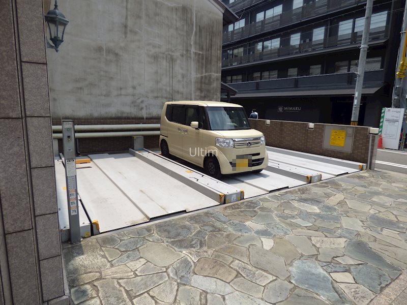 ベラジオ烏丸三条 駐車場