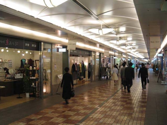 京都府京都市中京区富小路通二条下る俵屋町 ショッピング施設