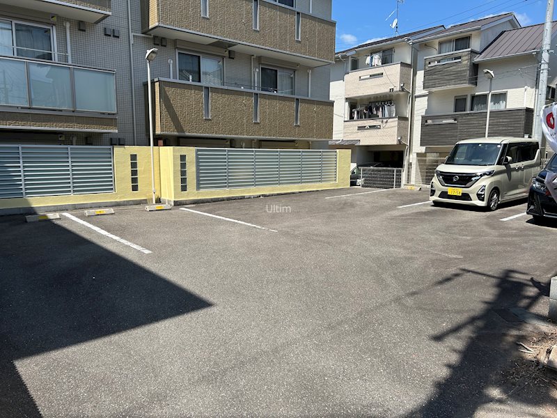 アプローズ・ドムス 駐車場