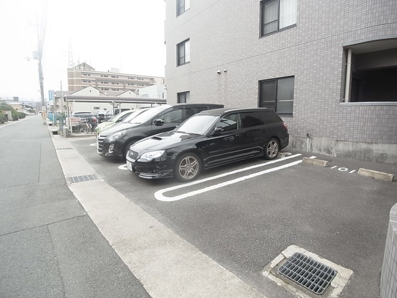 クエストオブインフィニティー 駐車場