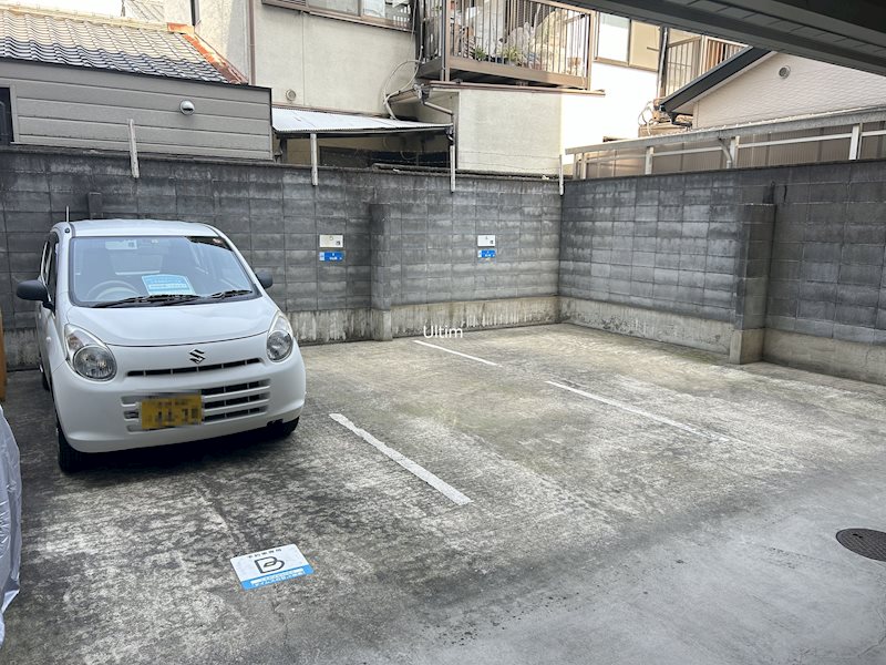 ヴィラサンシルク西大路 駐車場