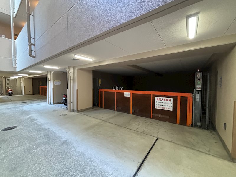 KDXレジデンス西大路 駐車場