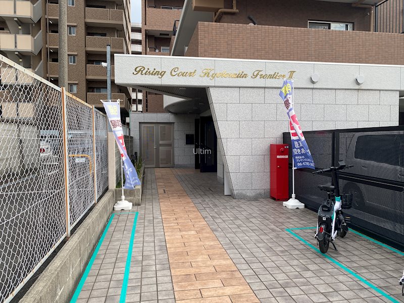 ライジングコート京都西院フロンティアⅡ エントランス