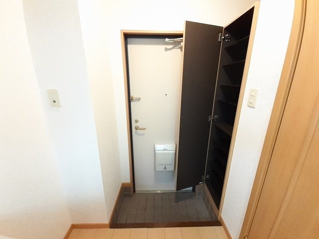 ジェルメ行伊 玄関