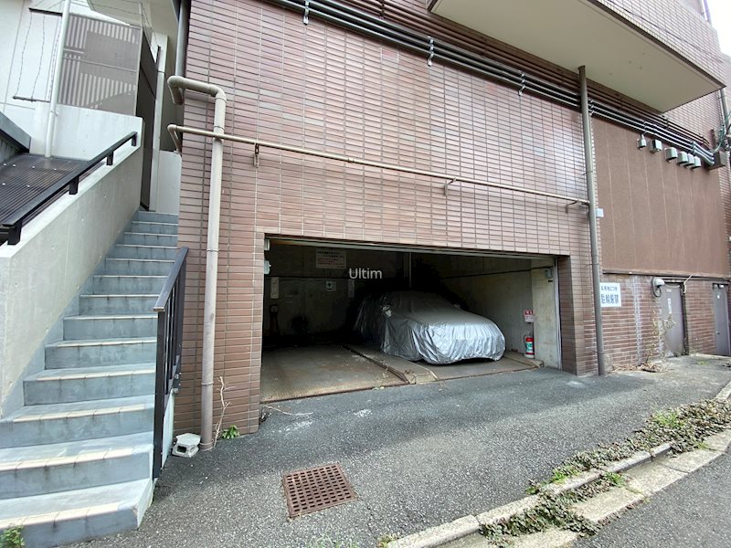 エグゼ東山 駐車場