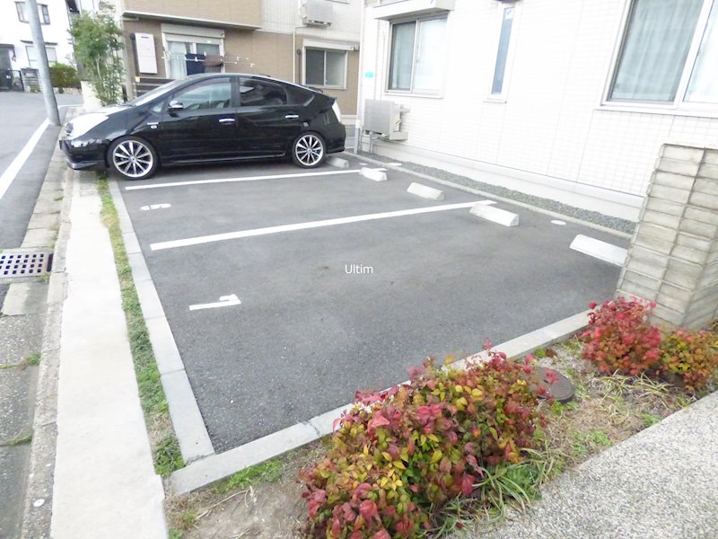 エルウイング 駐車場