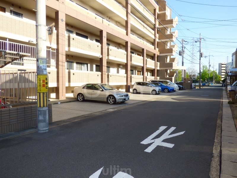 グレースナカミヤ 駐車場
