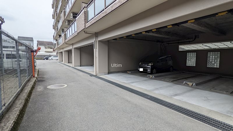 MOグロリーエイト 駐車場