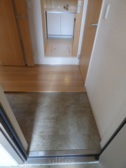 セジュール石田森南 玄関