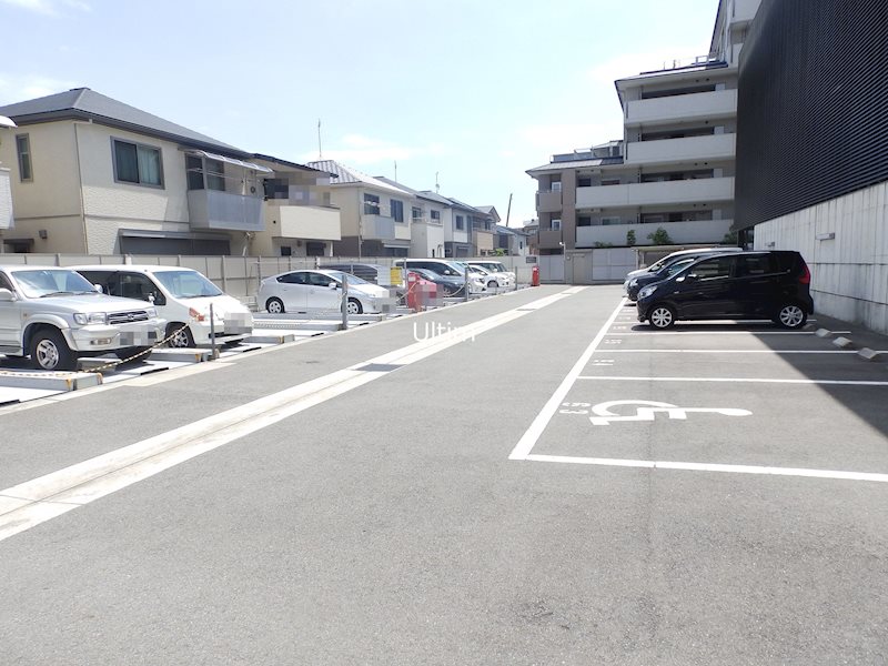 イニシア梅小路公園 駐車場