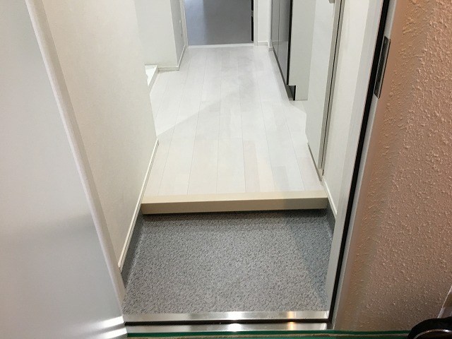 エクステージ 玄関