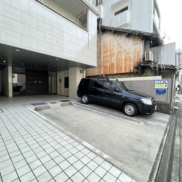 プランドール名駅 駐車場