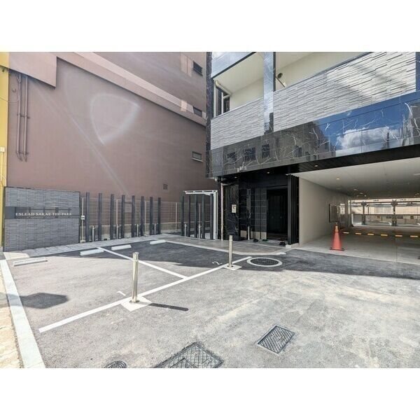 エスリード栄 THE PARK 駐車場