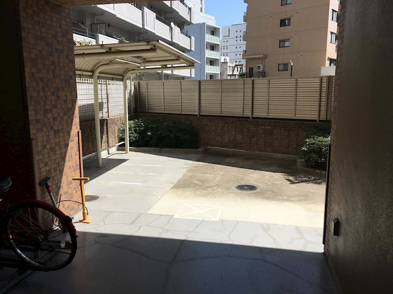 プレサンス桜通グレイス 駐車場