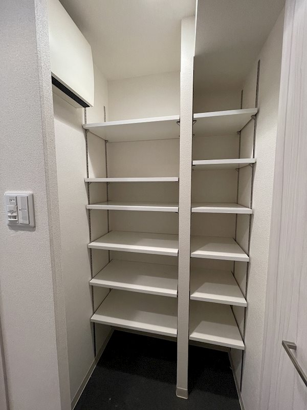 プレサンス ジェネ 鶴舞 収納