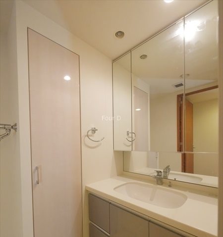 ファミール東銀座グランスイートタワー 洗面所