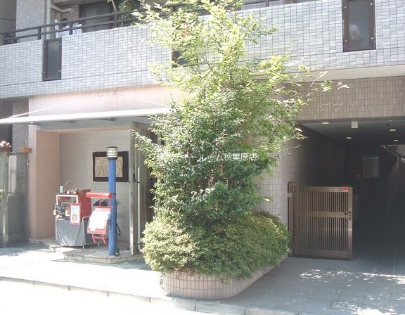 アウラ九段 エントランス