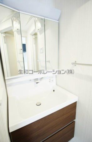 ＡＶＥＮＩＲ東麻布 洗面所