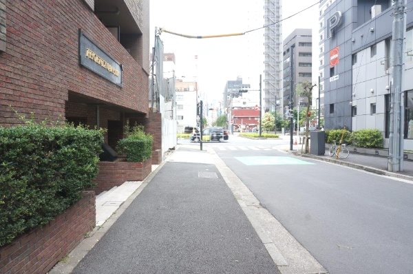 トーシンフェニックス新橋弐番館 庭