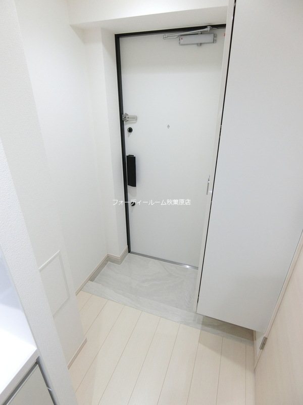ディアレイシャス鶯谷  玄関