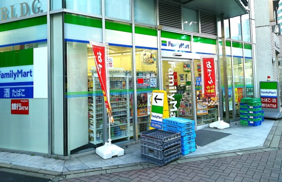 カスタリア銀座Ⅲ コンビニ