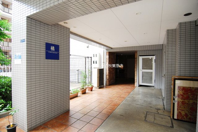 橘ビル エントランス