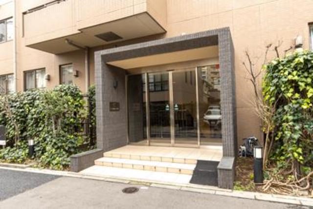 コートレアル三田綱町 エントランス