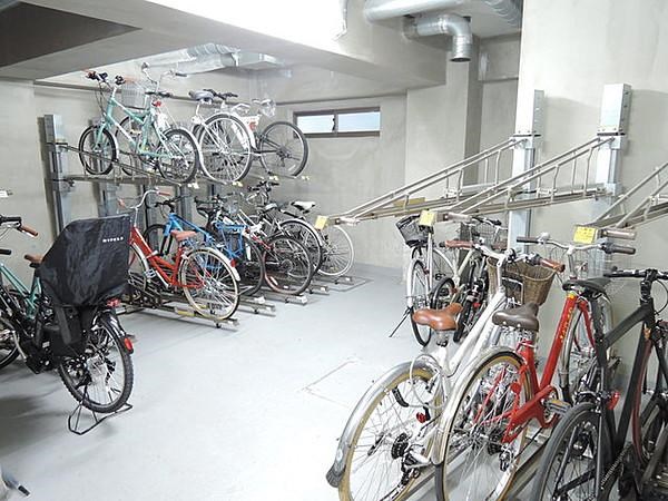 コートレアル三田綱町 駐車場
