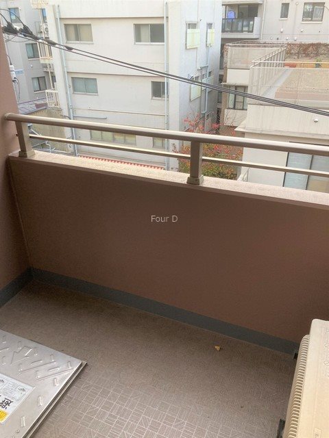 コートレアル三田綱町 ベランダ