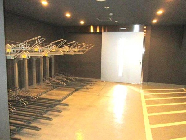 カーサスプレンディッド三田慶大前 駐車場