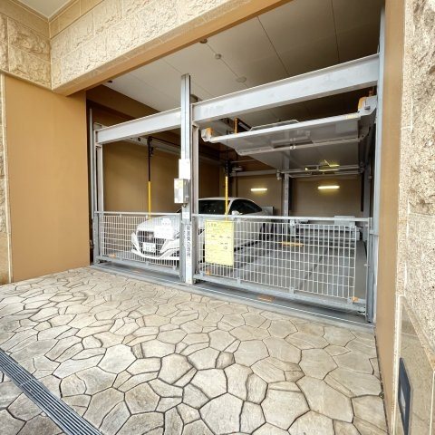 プレサンス新栄デコール 駐車場