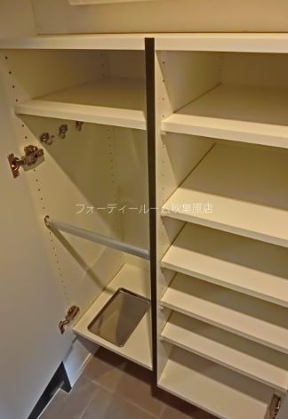 パークハビオ上野３丁目 玄関