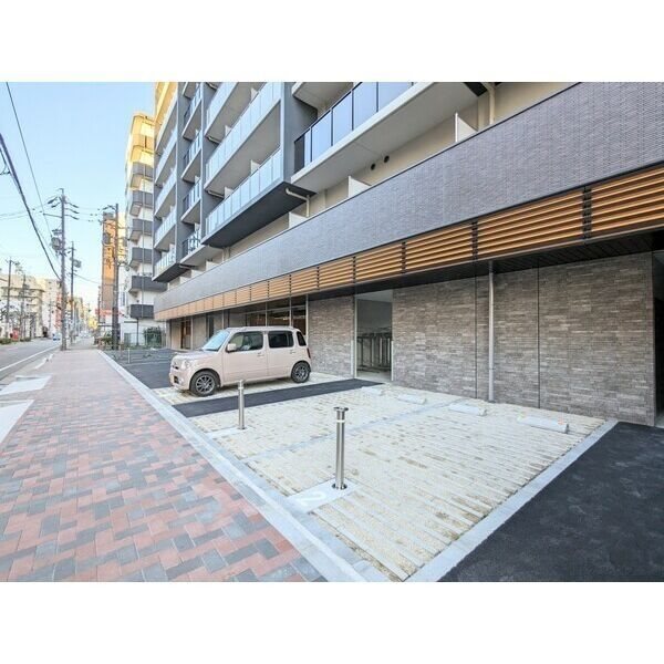 エスリード上前津LIVIA 駐車場