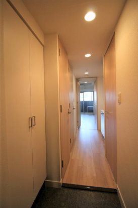 プレサンス ジェネ 丸の内 玄関