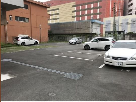 プランドール千種 駐車場
