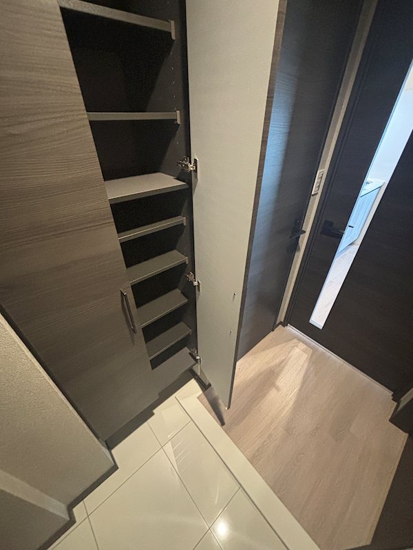プレサンス　レイズ　金山　アクス 玄関