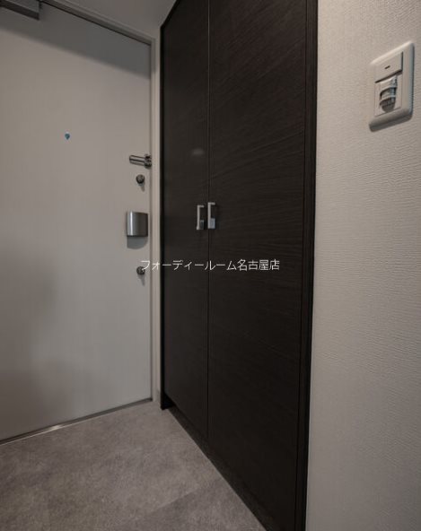 エステムコート名古屋葵 玄関