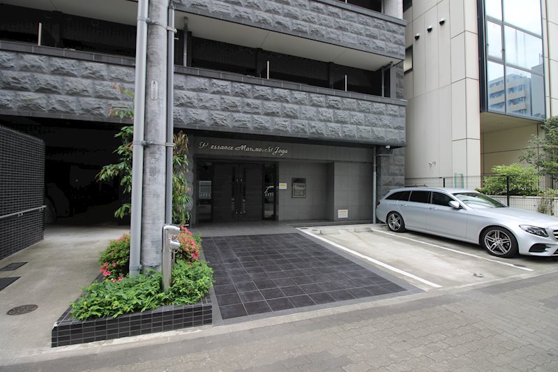プレサンス丸の内城雅 駐車場