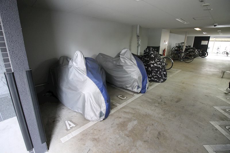 プレサンス丸の内城雅 駐車場