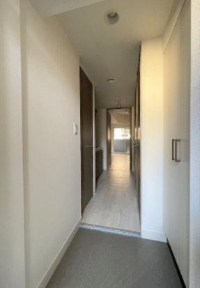プレサンス ジェネ 栄 玄関