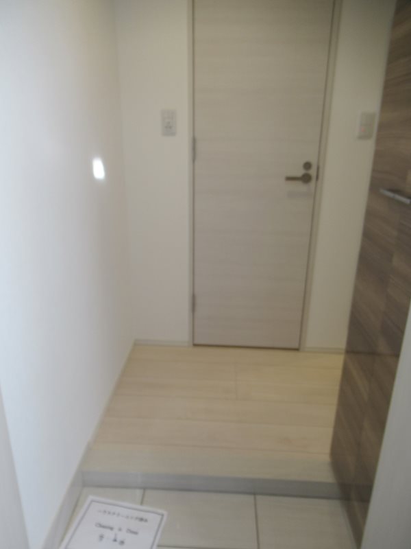 ＡＲＴＥＳＳＩＭＯ ＲＡＴＥＳ 玄関